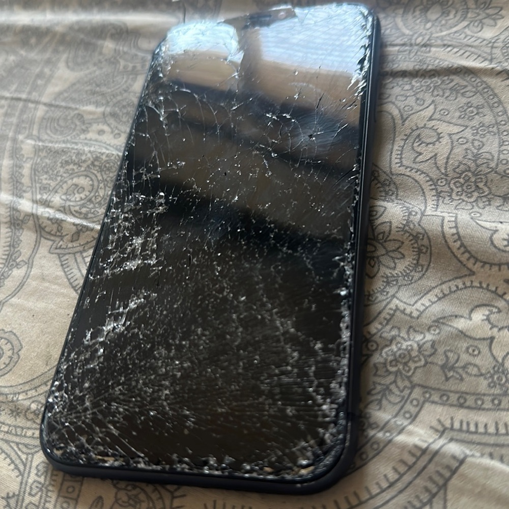 Iphone 11 bad condition